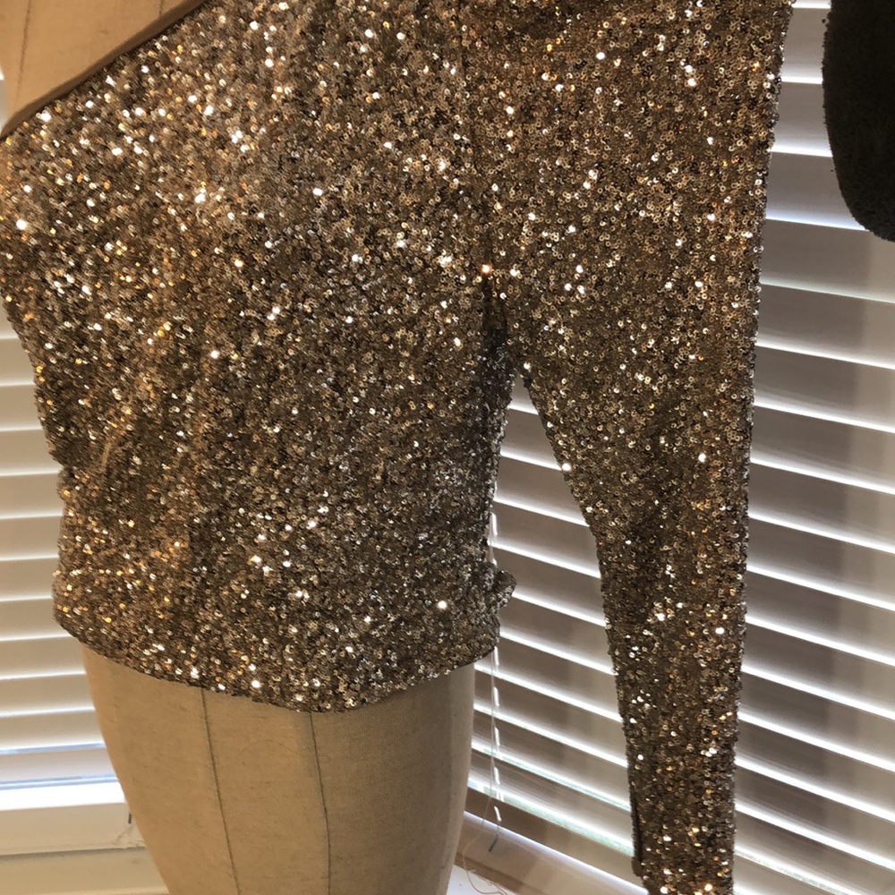 Never worn one shoulder Express top - Picture 3 of 5